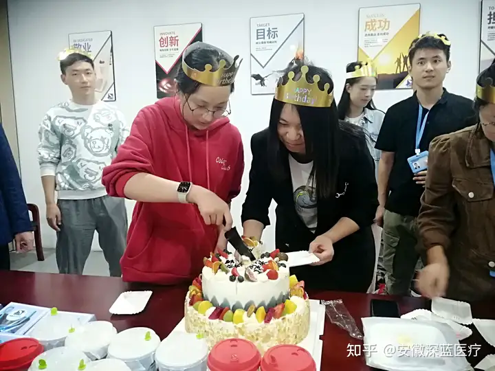 深藍醫(yī)療23年第三季度集體(tǐ)生日會片段01,深藍醫(yī)療,深藍,DEEPBLUE 深藍醫(yī)療23年第三季度集體(tǐ)生日會片段01,深藍醫(yī)療,深藍,DEEPBLUE